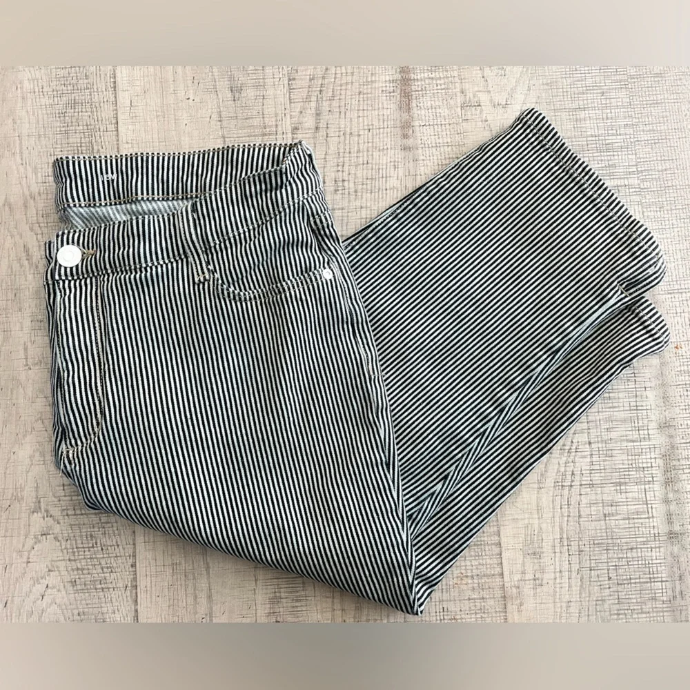 St. John’s Bay Black and White Striped Capri Pants Size 16W - Picture 2 of 7